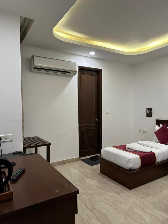 Hotel The Imperio New Delhi Eksteriør bilde