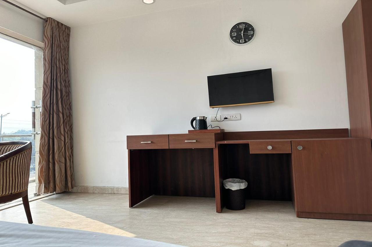 Hotel The Imperio New Delhi Eksteriør bilde